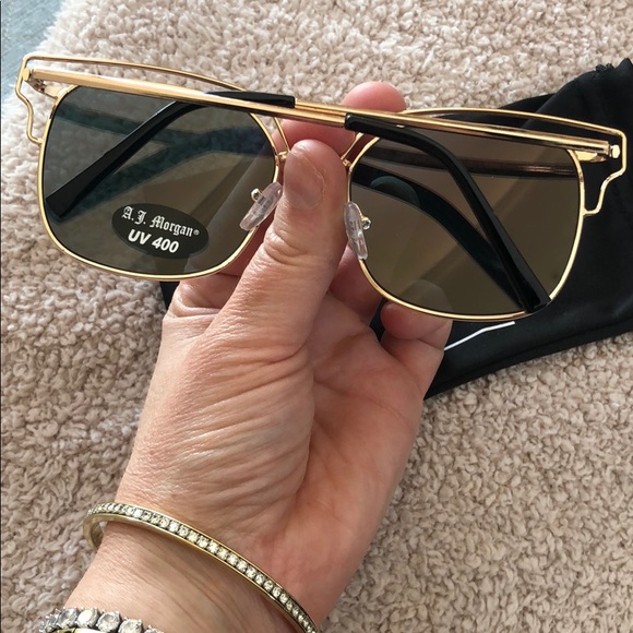 Pink gold mirrored ASOS ☀️ glasses - Picture 3 of 3